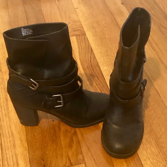 Heeled boots - Picture 2 of 3